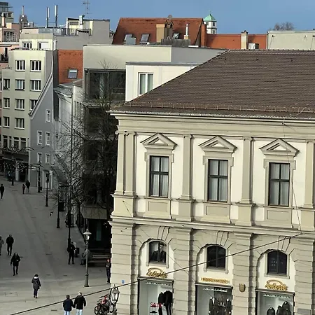 Apartamento Goldenkey-suites - Luxury 'perlachturm' - Direct Views Of Rathausplatz & Perlach Tower - New In 2026 Augsburgo