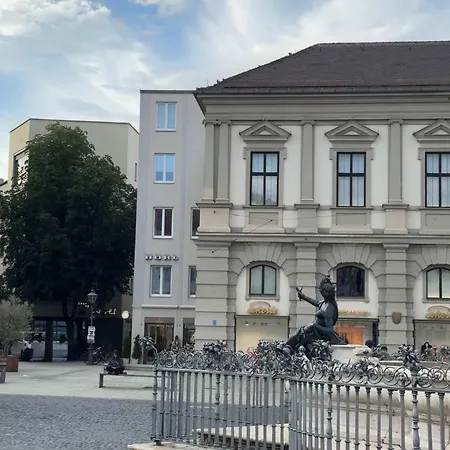 Goldenkey-suites - Luxury 'perlachturm' - Direct Views Of Rathausplatz & Perlach Tower - New In 2026 * Augsburgo